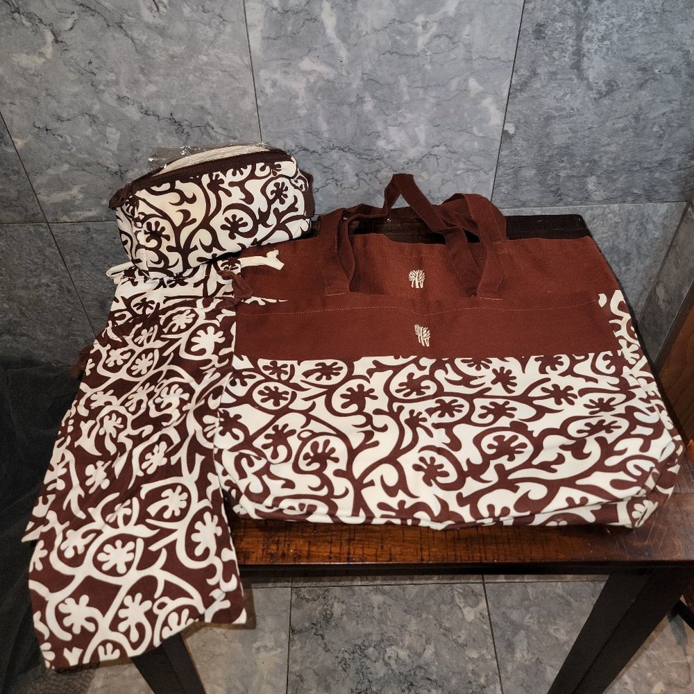 Vintage Banyan Tree Hotel and Resort, Seychelles - Bags, Slippers and Amenities